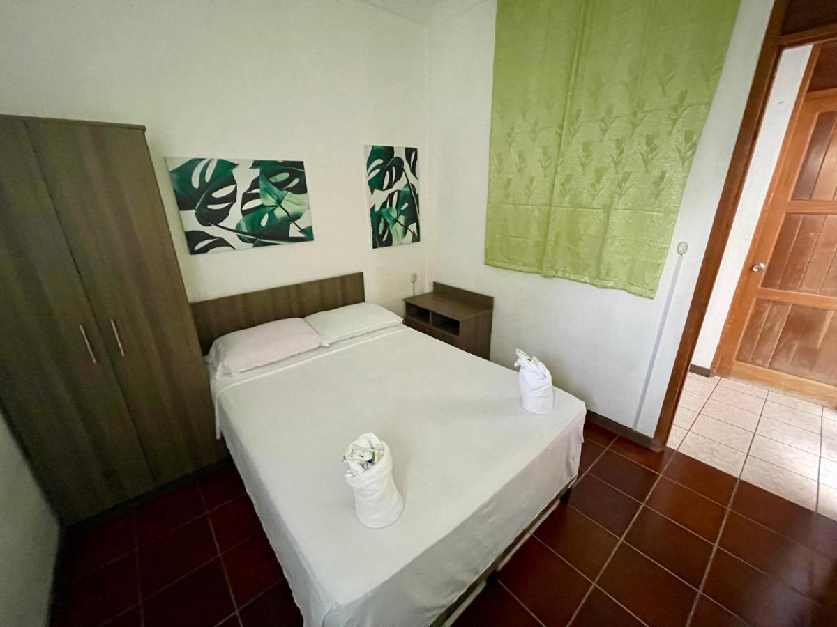 Hostal Inn 1 Flores Exterior photo