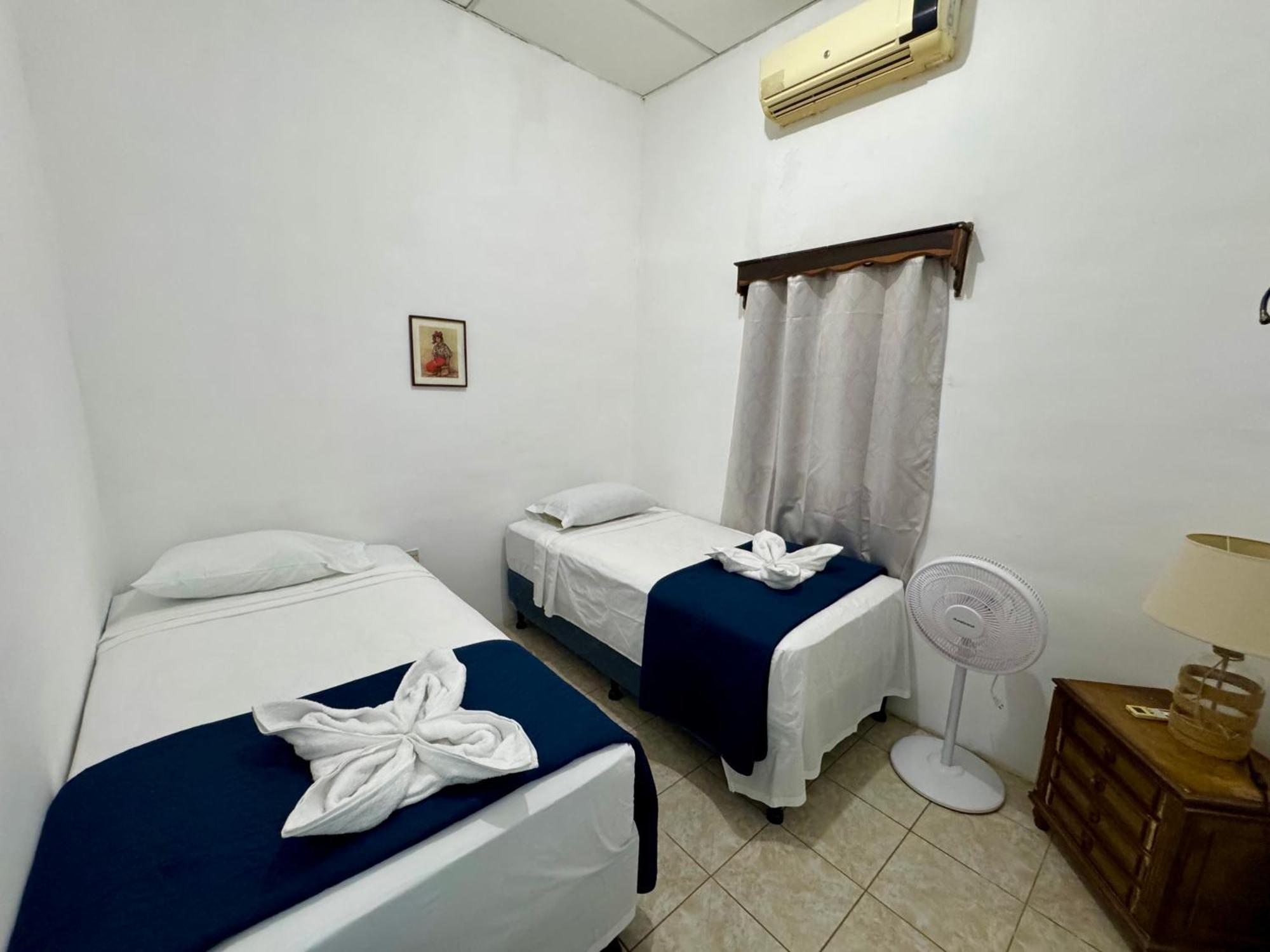 Hostal Inn 1 Flores Exterior photo